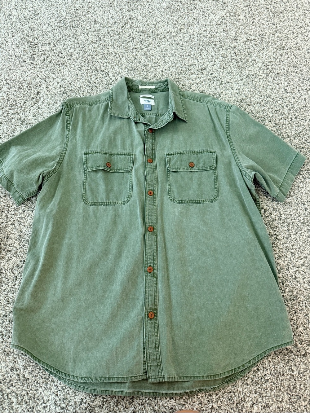 Old Navy Short-Sleeve Button-Down Shirt in Olive Green